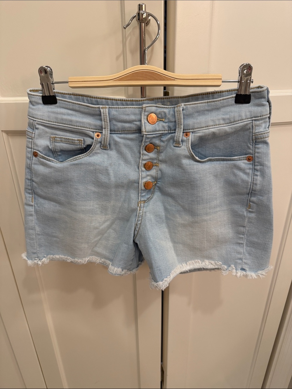 Universal Threads stretch denim cutoffs